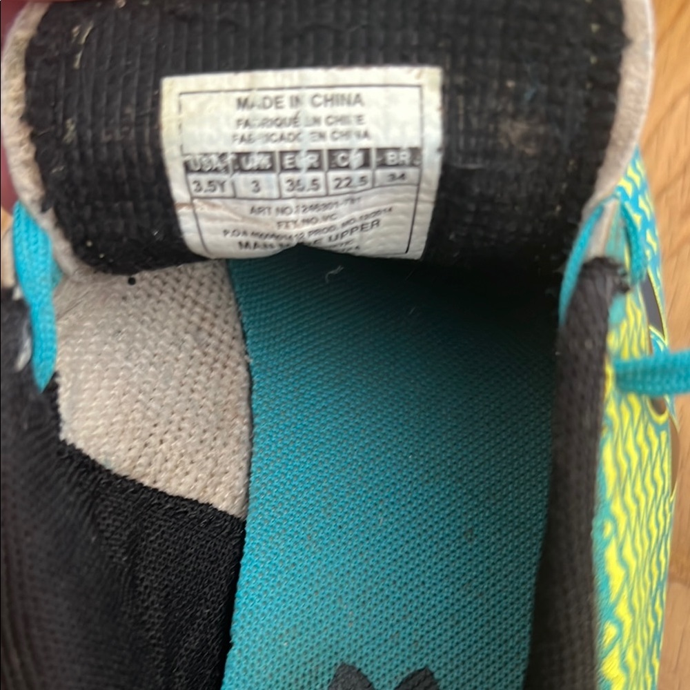 Under Armour Yellow and Blue Soccer Cleats Sz 3.5 used -Make An Offer- - Picture 7 of 13